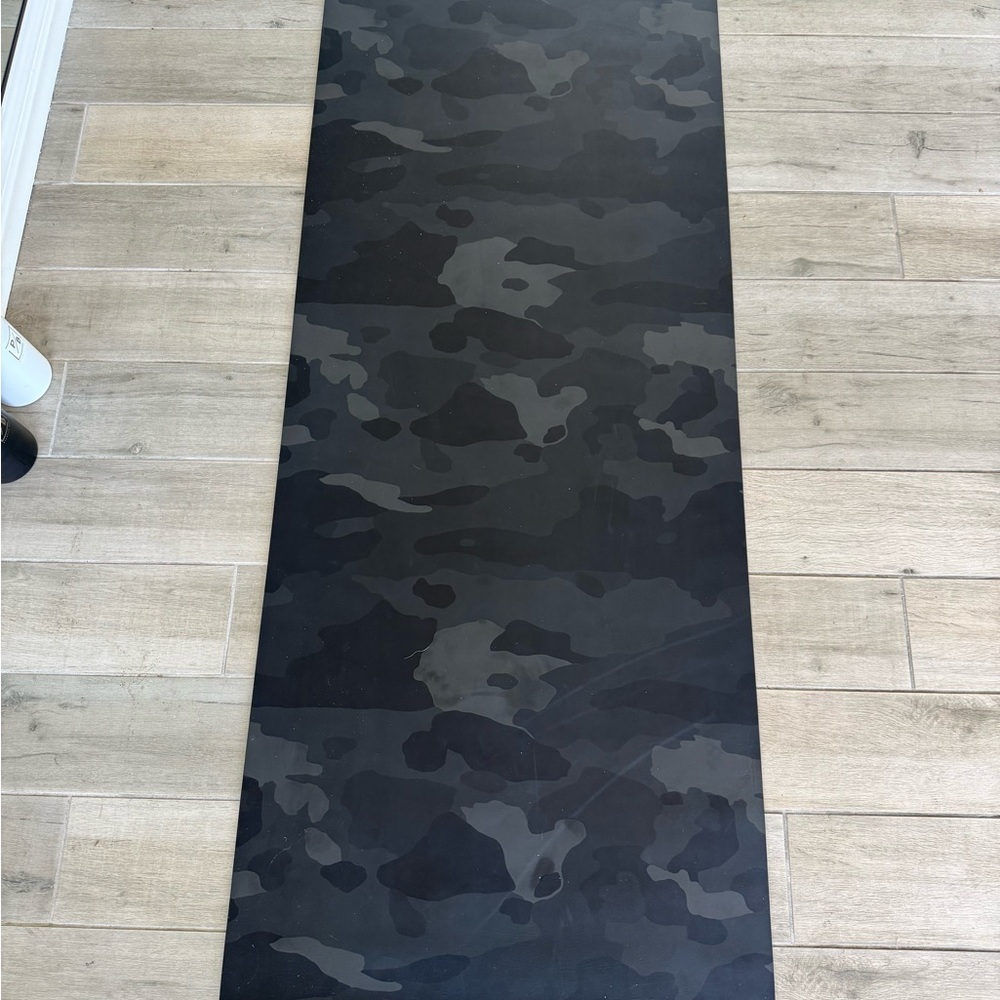 ALO Yoga Black Camouflage Warrior Mat